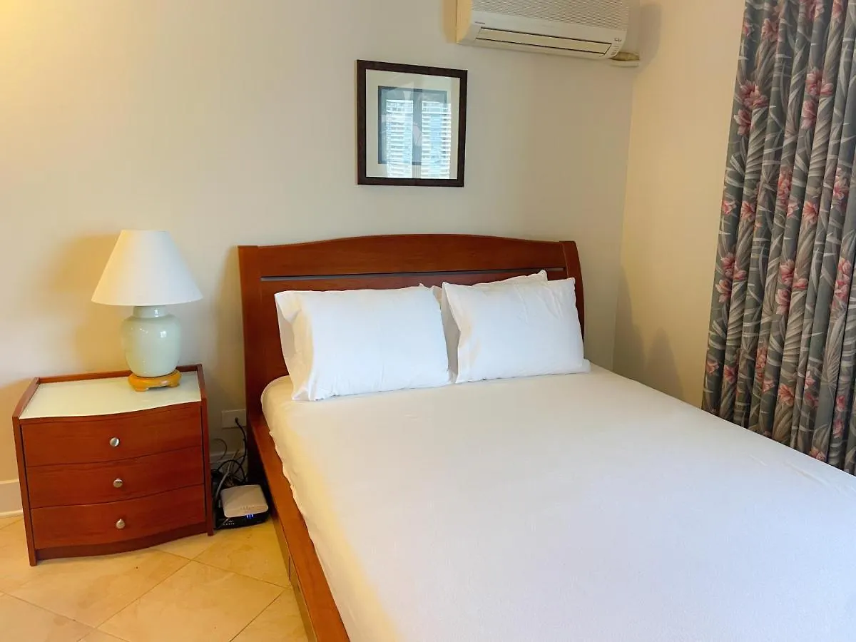 Charming Royal Garden Condo ホノルル